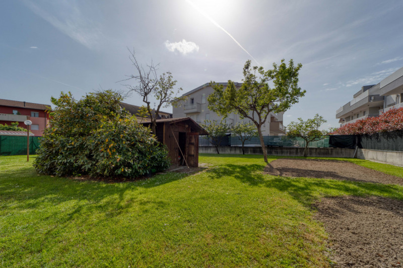 Nel cuore della richiestissima zona di Sarmeola, nel comune di Rubano, proponiamo in vendita una ...