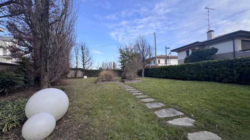 Nel pieno centro di Monselice, in posizione di assoluto rilievo e comodità a tutti i servizi, pro...