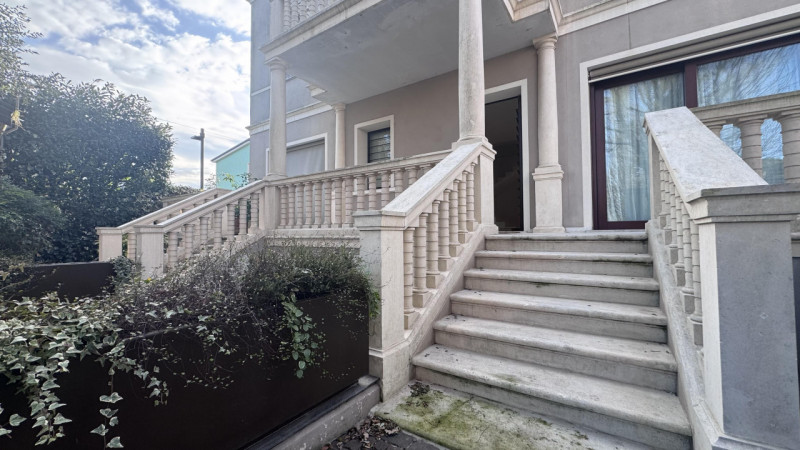 Nel pieno centro di Monselice, in posizione di assoluto rilievo e comodità a tutti i servizi, pro...