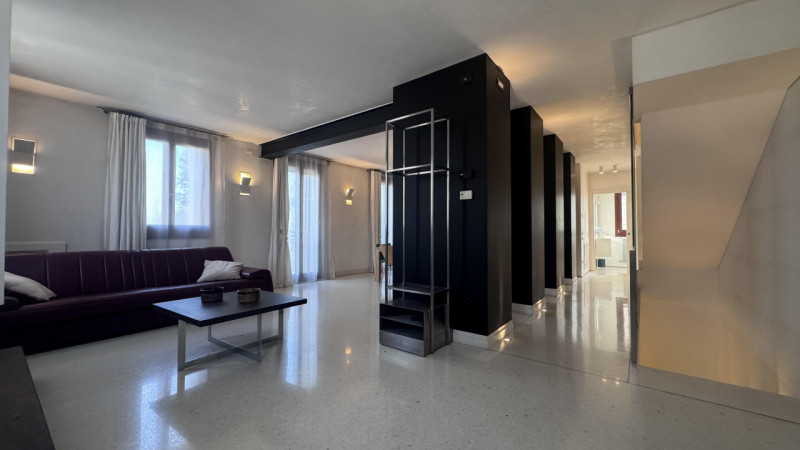 Nel pieno centro di Monselice, in posizione di assoluto rilievo e comodità a tutti i servizi, pro...