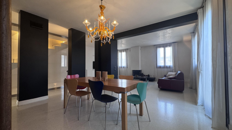 Nel pieno centro di Monselice, in posizione di assoluto rilievo e comodità a tutti i servizi, pro...