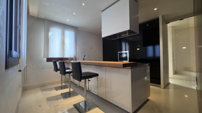 Nel pieno centro di Monselice, in posizione di assoluto rilievo e comodità a tutti i servizi, pro...