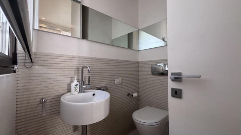 Nel pieno centro di Monselice, in posizione di assoluto rilievo e comodità a tutti i servizi, pro...