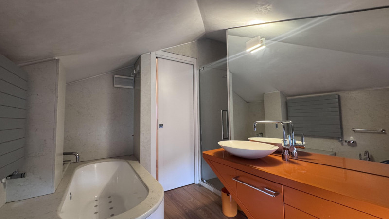 Nel pieno centro di Monselice, in posizione di assoluto rilievo e comodità a tutti i servizi, pro...