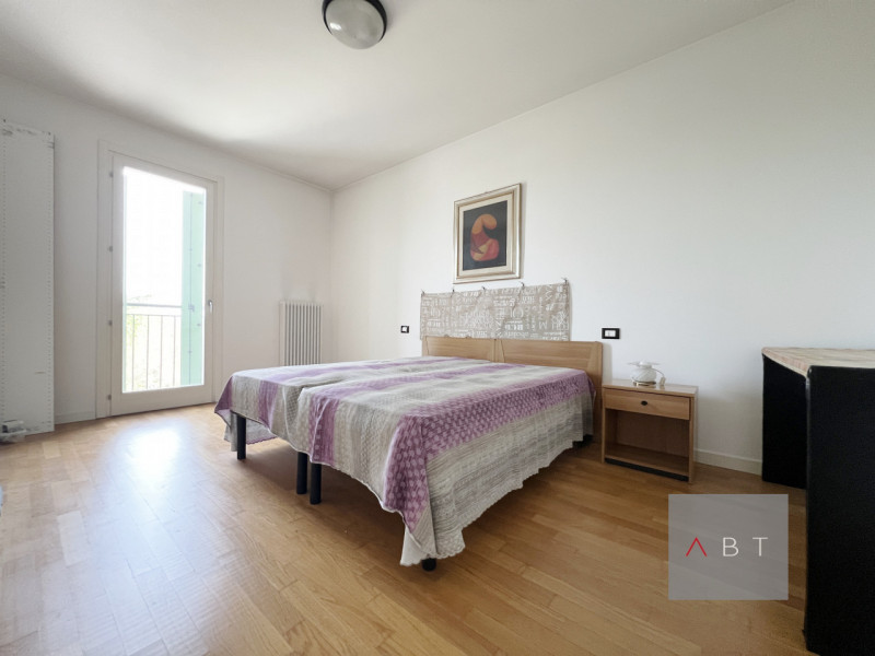 Appartamento situato al piano secondo e composto di: soggiorno con angolo cottura, due camere, du...