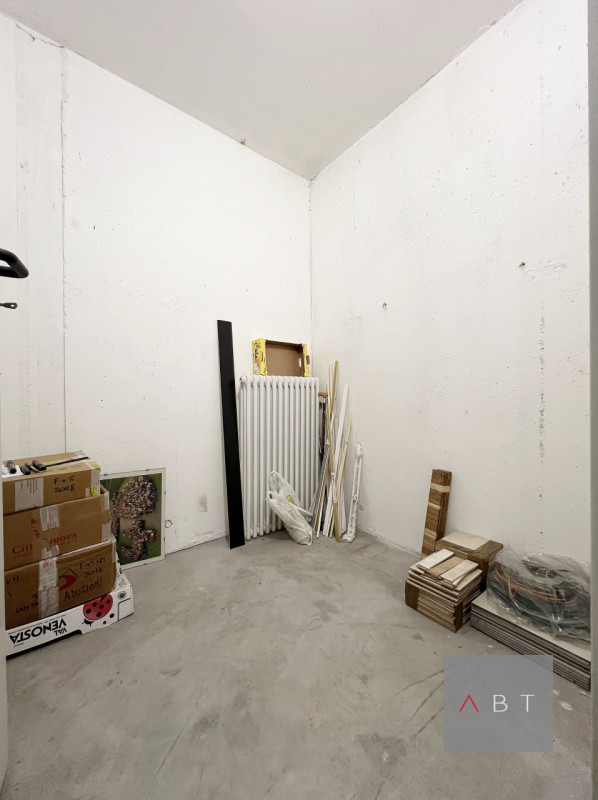 Appartamento situato al piano secondo e composto di: soggiorno con angolo cottura, due camere, du...