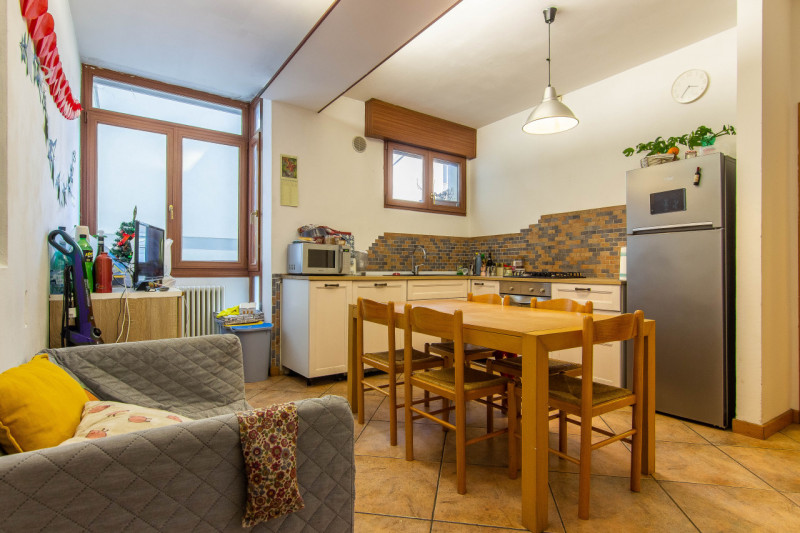 Scopri questo splendido appartamento quadrilocale situato nel tranquillo e ricercato quartiere di...