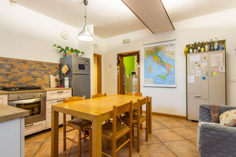 Scopri questo splendido appartamento quadrilocale situato nel tranquillo e ricercato quartiere di...