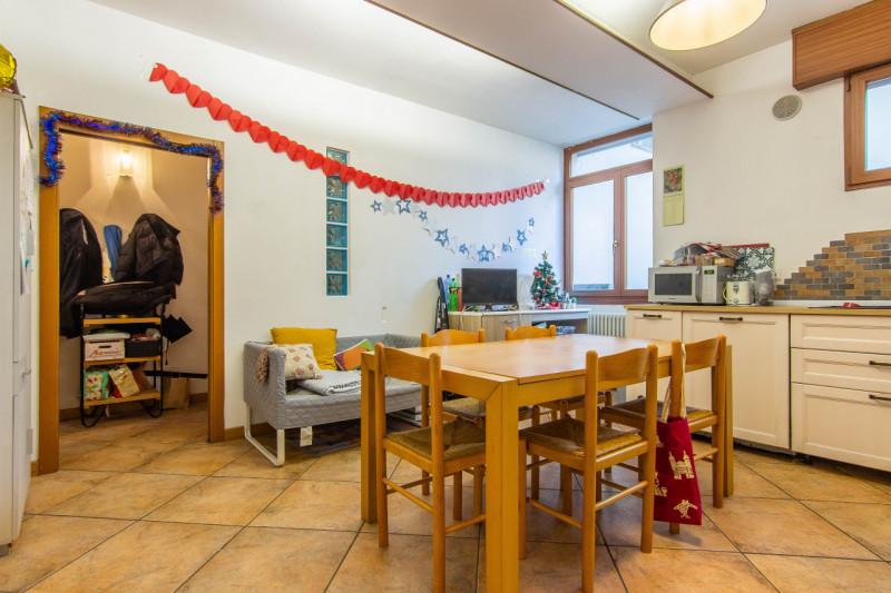 Scopri questo splendido appartamento quadrilocale situato nel tranquillo e ricercato quartiere di...