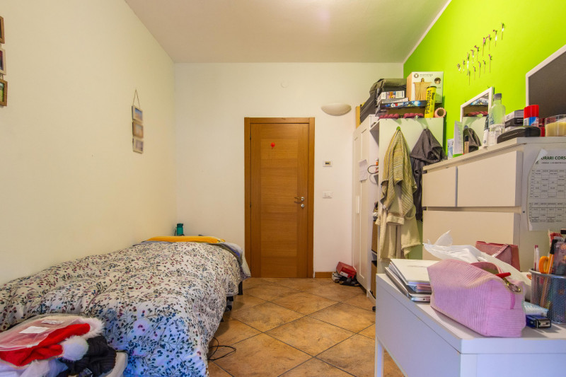 Scopri questo splendido appartamento quadrilocale situato nel tranquillo e ricercato quartiere di...