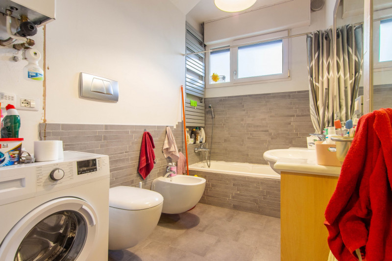 Scopri questo splendido appartamento quadrilocale situato nel tranquillo e ricercato quartiere di...