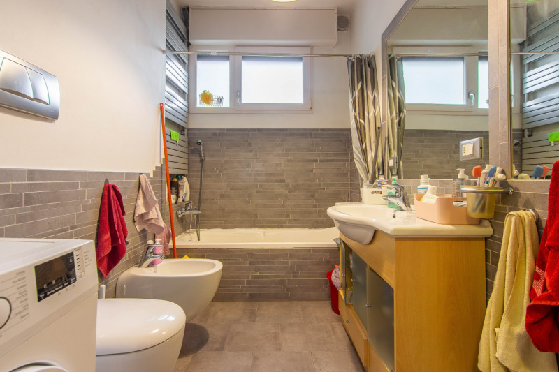 Scopri questo splendido appartamento quadrilocale situato nel tranquillo e ricercato quartiere di...