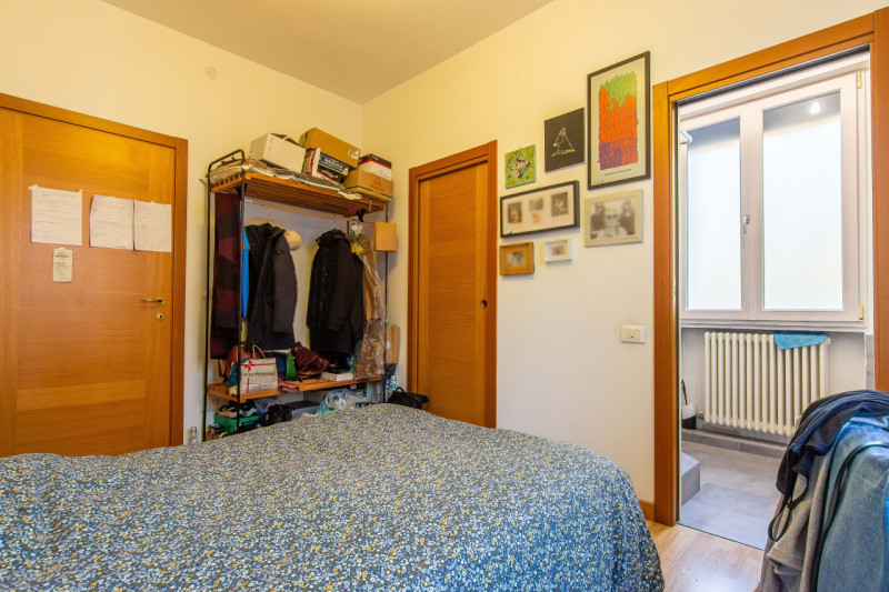 Scopri questo splendido appartamento quadrilocale situato nel tranquillo e ricercato quartiere di...