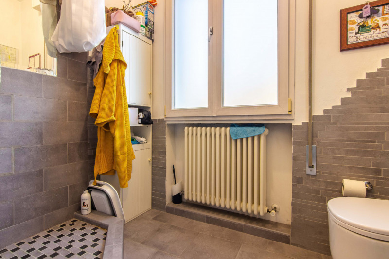 Scopri questo splendido appartamento quadrilocale situato nel tranquillo e ricercato quartiere di...