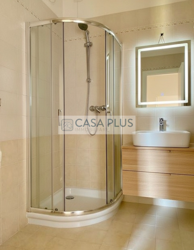 Rossano Veneto, inserito nel complesso residenziale La Filanda, in un contesto di recente costruz...