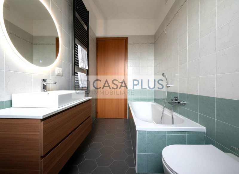 Rossano Veneto, inserito nel complesso residenziale La Filanda, in un contesto di recente costruz...