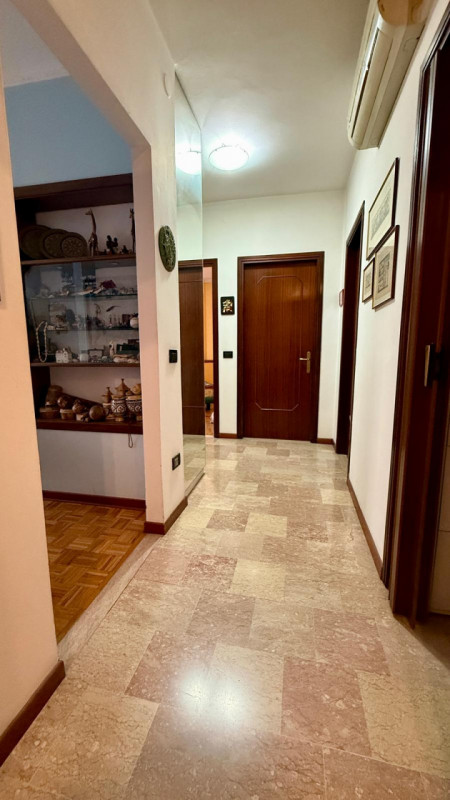 ARCELLA SAN CARLO 
APPARTAMENTO CHE PUO' ESSERE ABITATO ANCHE DA SUBITO, SENZA GARAGE.
Via Saetta...