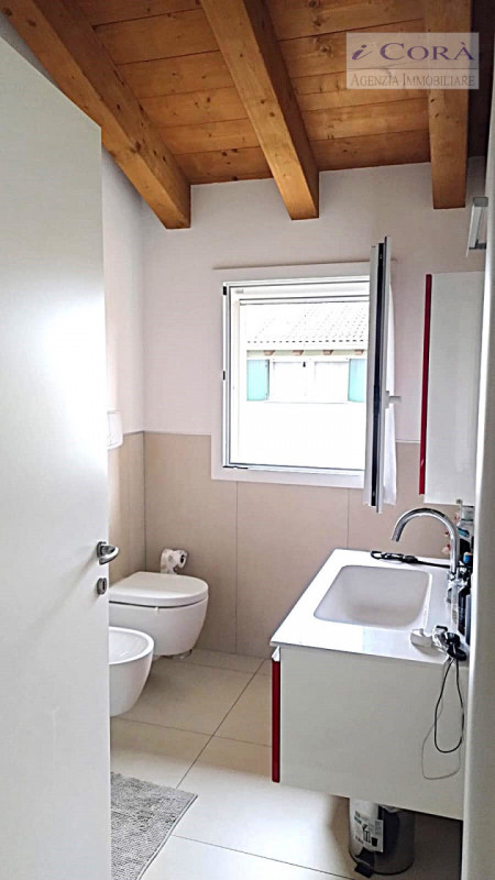 Vescovana Stanghella Villa Casa a schiera, di recente realizzo, sviluppata su tre livelli con gia...