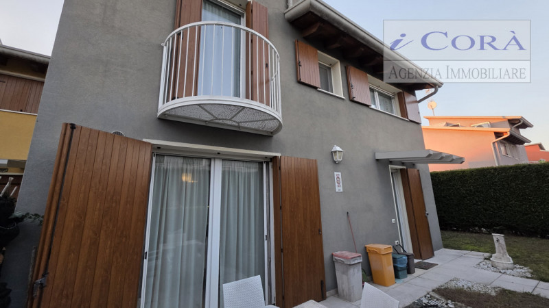 Vescovana Stanghella Villa Casa a schiera, di recente realizzo, sviluppata su tre livelli con gia...