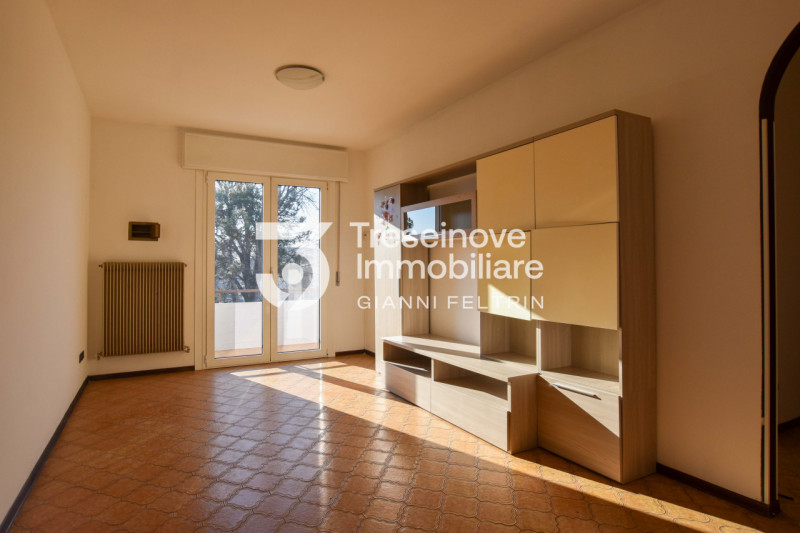 (Per INFO Feltrin ing. Gianni 3288349492) Proponiamo in vendita appartamento trilocale al secondo...