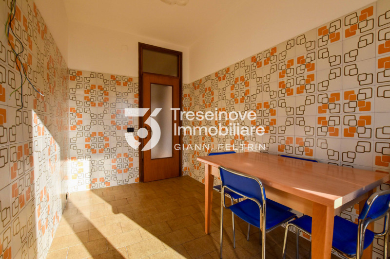 (Per INFO Feltrin ing. Gianni 3288349492) Proponiamo in vendita appartamento trilocale al secondo...