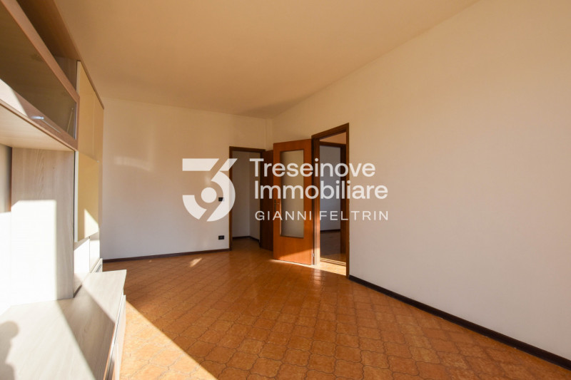 (Per INFO Feltrin ing. Gianni 3288349492) Proponiamo in vendita appartamento trilocale al secondo...