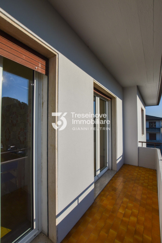 (Per INFO Feltrin ing. Gianni 3288349492) Proponiamo in vendita appartamento trilocale al secondo...