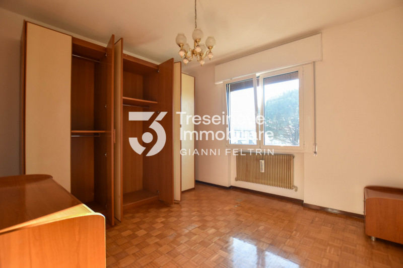(Per INFO Feltrin ing. Gianni 3288349492) Proponiamo in vendita appartamento trilocale al secondo...