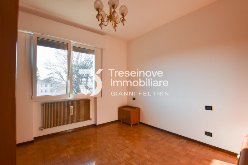 (Per INFO Feltrin ing. Gianni 3288349492) Proponiamo in vendita appartamento trilocale al secondo...