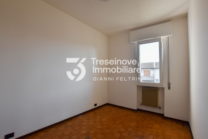 (Per INFO Feltrin ing. Gianni 3288349492) Proponiamo in vendita appartamento trilocale al secondo...