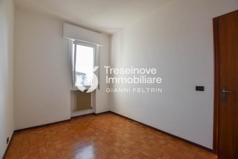 (Per INFO Feltrin ing. Gianni 3288349492) Proponiamo in vendita appartamento trilocale al secondo...