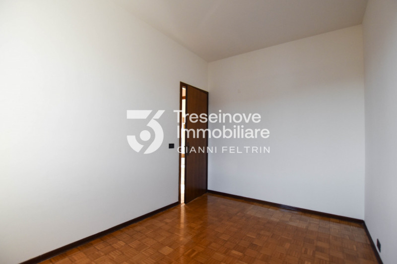 (Per INFO Feltrin ing. Gianni 3288349492) Proponiamo in vendita appartamento trilocale al secondo...