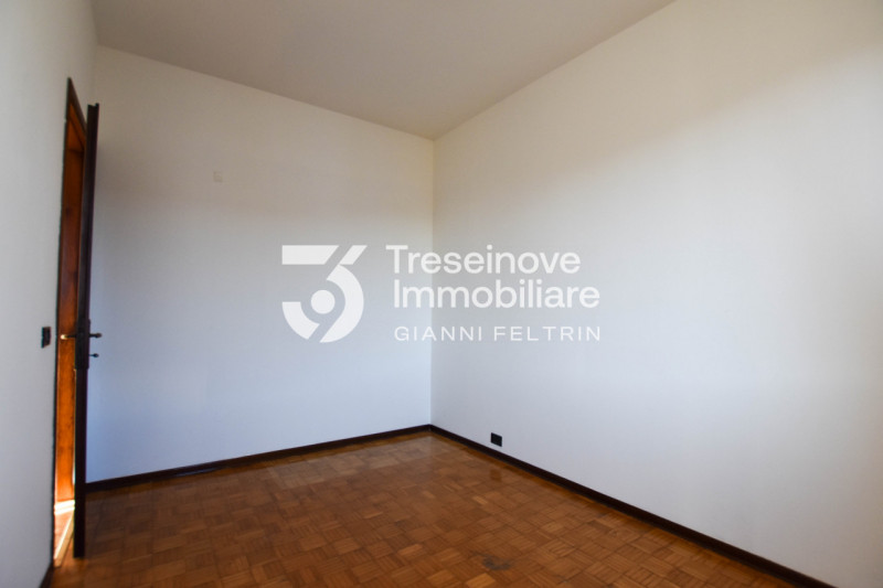 (Per INFO Feltrin ing. Gianni 3288349492) Proponiamo in vendita appartamento trilocale al secondo...