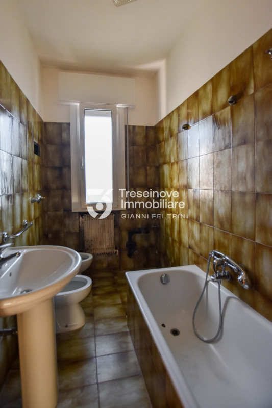 (Per INFO Feltrin ing. Gianni 3288349492) Proponiamo in vendita appartamento trilocale al secondo...