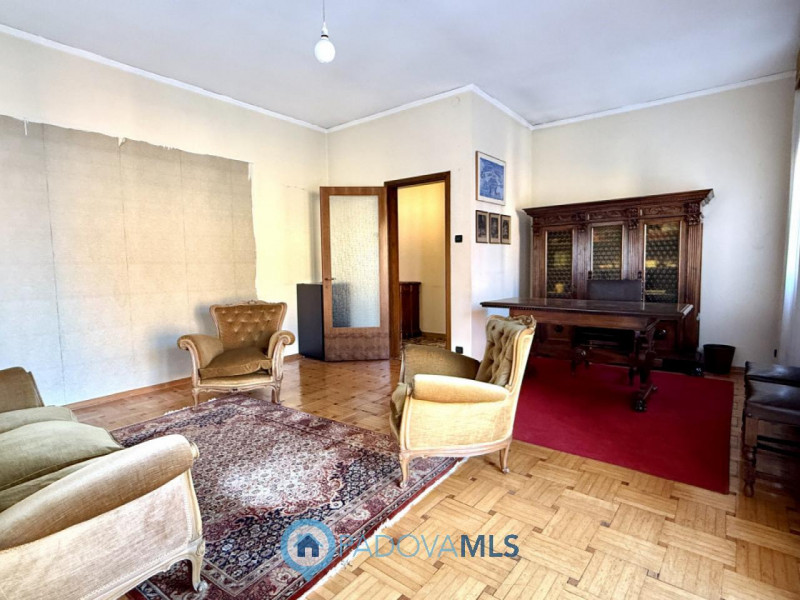 Immobile in esclusiva al Gruppo Padova MLS
Porzione di BIFAMILARE IN ORIZZONTALE con ingresso e g...