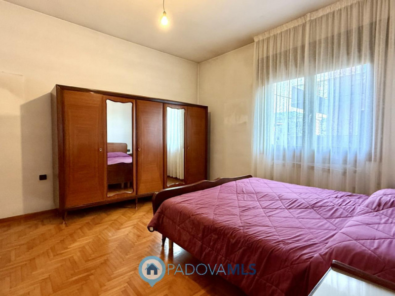 Immobile in esclusiva al Gruppo Padova MLS
Porzione di BIFAMILARE IN ORIZZONTALE con ingresso e g...