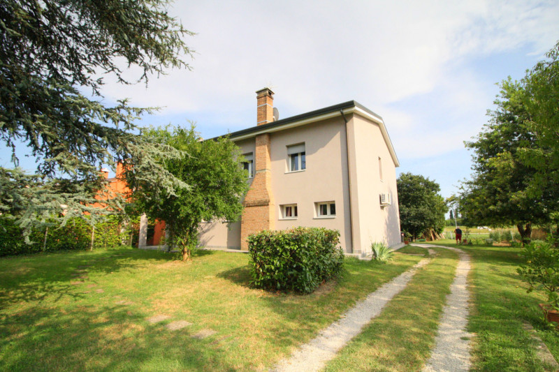 PADOVA - BRUSEGANA

Scopri questa splendida casa CON AMPIO GIARDINO, situata in una tranquilla zo...