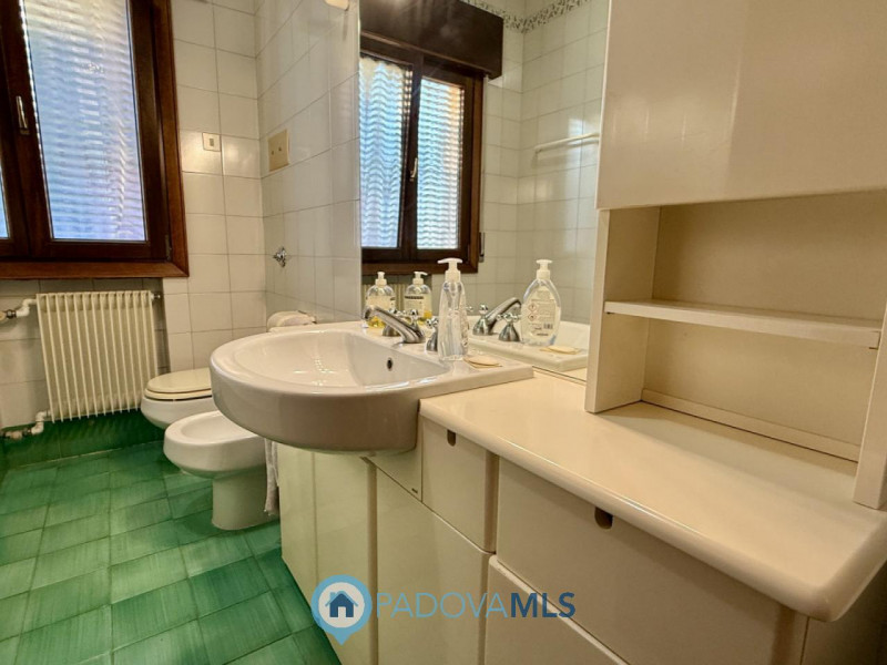 SAN CARLO PORZIONE DI BIFAMILIARE IN ORIZZONTALE

Immobile in esclusiva al Gruppo Padova MLS

Por...