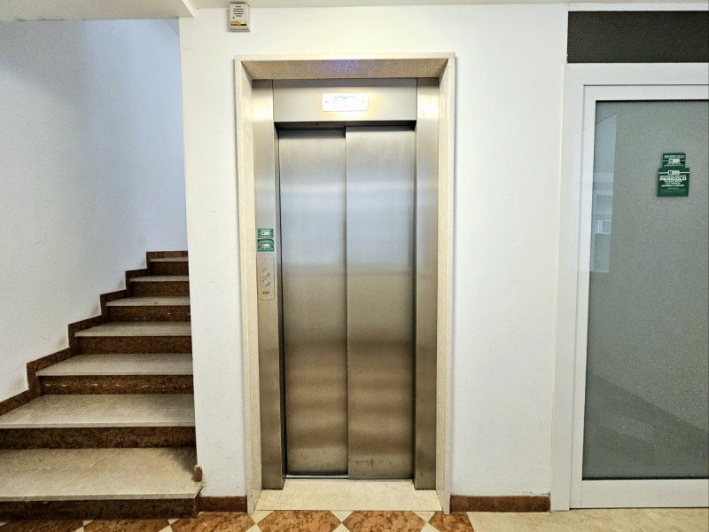 Proponiamo in vendita a Padova, moderno appartamento in via Giuseppe Cesare Abba, ubicato in un c...