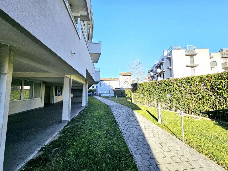 Proponiamo in vendita a Padova, moderno appartamento in via Giuseppe Cesare Abba, ubicato in un c...