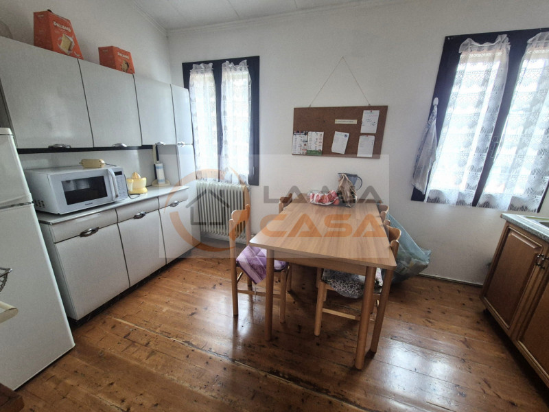 LEGNARO - Abitazione semindipendente per 3 studentesse. Dispone di soggiorno con angolo cottura, ...