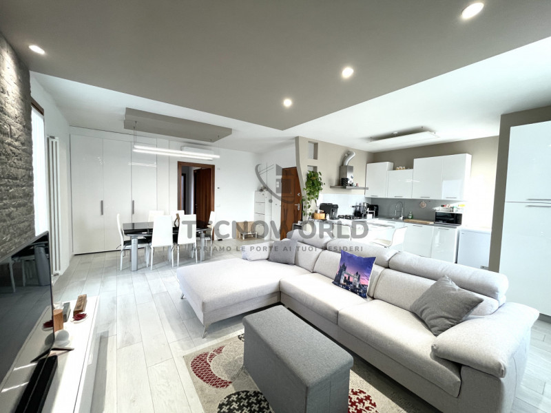 Ti presentiamo un affascinante appartamento trilocale situato al terzo piano servito da ascensore...