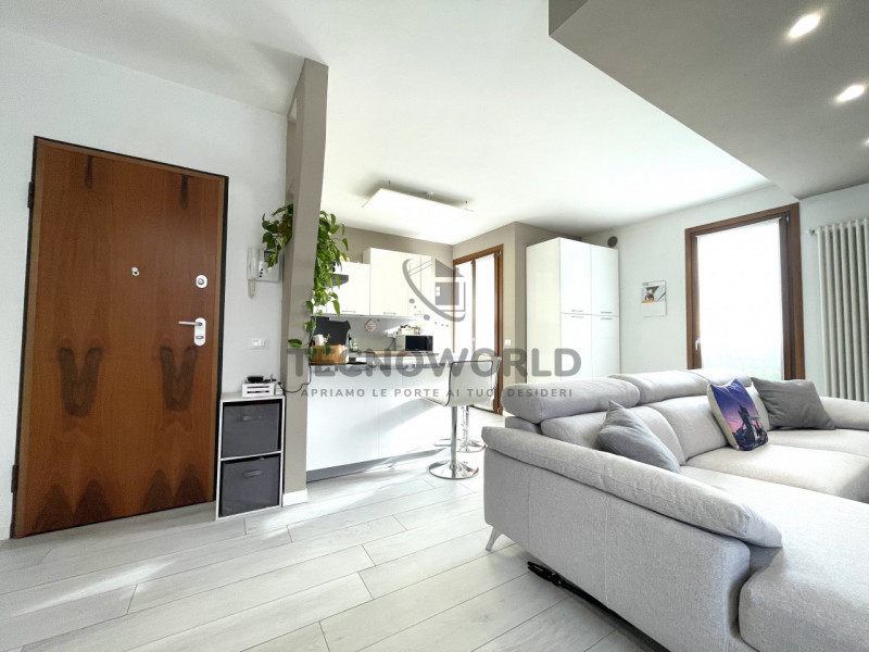 Ti presentiamo un affascinante appartamento trilocale situato al terzo piano servito da ascensore...