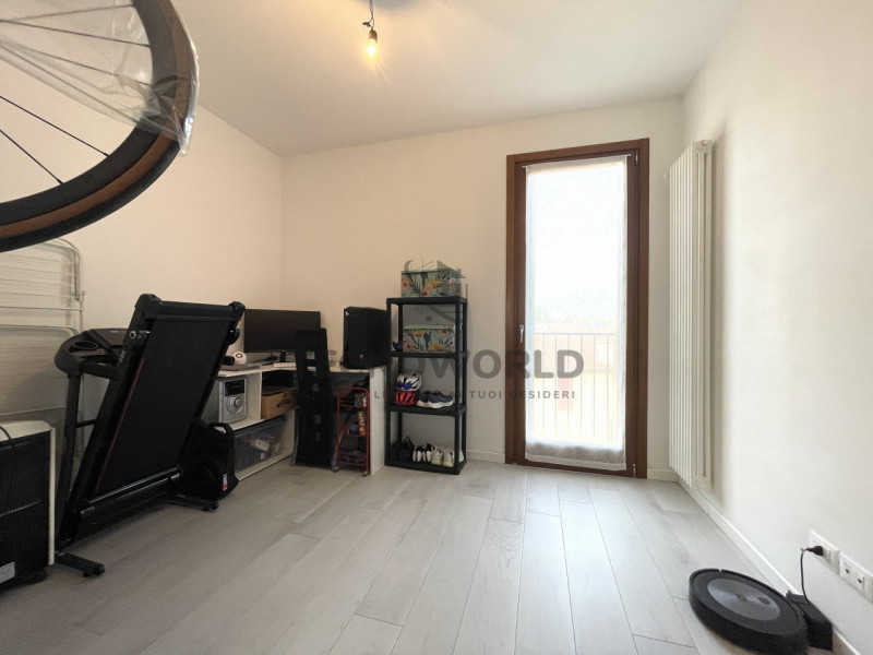 Ti presentiamo un affascinante appartamento trilocale situato al terzo piano servito da ascensore...