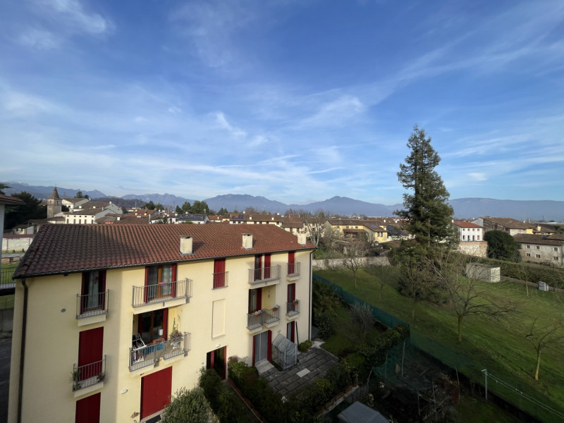 Ti presentiamo un affascinante appartamento trilocale situato al terzo piano servito da ascensore...