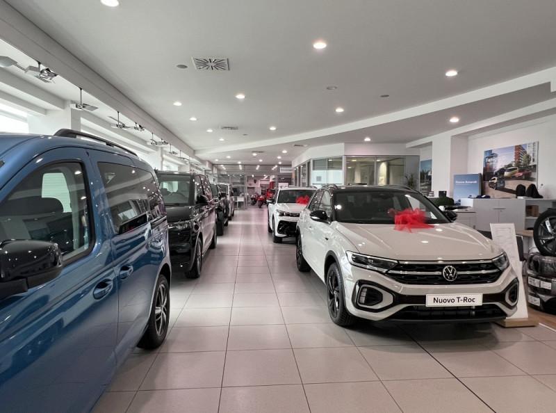 IN LOCAZIONE A VICENZA OVEST, ZONA FIERA - COMPLESSO COMMERCIALE - DIREZIONALE - ARTIGIANALE - RI...