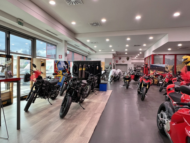 IN LOCAZIONE A VICENZA OVEST, ZONA FIERA - COMPLESSO COMMERCIALE - DIREZIONALE - ARTIGIANALE - RI...