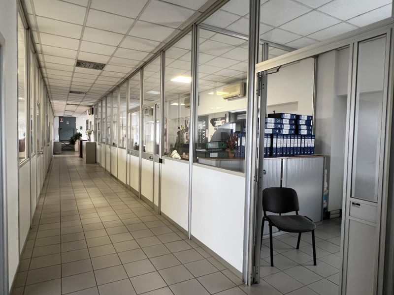 IN LOCAZIONE A VICENZA OVEST, ZONA FIERA - COMPLESSO COMMERCIALE - DIREZIONALE - ARTIGIANALE - RI...