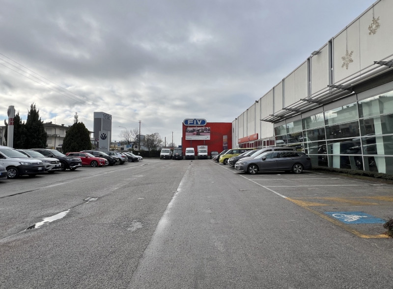 IN LOCAZIONE A VICENZA OVEST, ZONA FIERA - COMPLESSO COMMERCIALE - DIREZIONALE - ARTIGIANALE - RI...