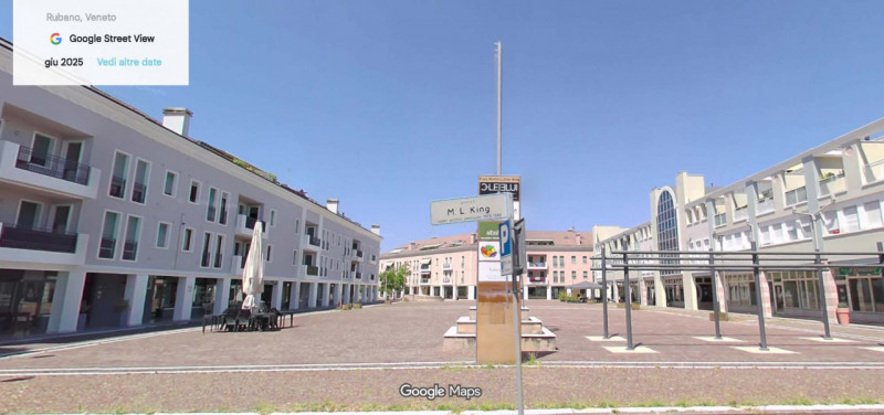 Proponiamo in vendita un'opportunità unica per entrare nel mondo del commercio, con una rinomata ...